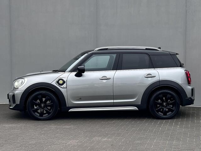 Mini COUNTRYMAN Cooper S E ALL4 AT / Plug-In / EAER 52 km / Leder / Navigatie / Elektrische klep / Elektrische stoelen / Adaptieve CC / Apple Carplay Android / Camera / 17" LM wielen met All Season banden /
