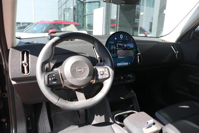 Mini COUNTRYMAN C Classic | Pakket M | Stoel- en Stuurverwarming | Comfort Access | Panorama Dak | Trekhaak | Head-Up