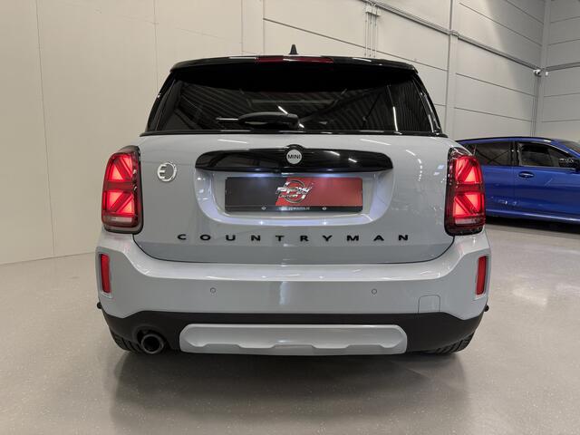 Mini COUNTRYMAN 2.0 Cooper SE ALL4 Untamed PANO/H&K/HEAD-UP/CAMERA/18"BLACK/MEMORY/SFEER/UNION-FLAG A.LICHTEN/UNIEKE AUTO, ALLE EXTERIEUR ACCENTEN BLACK ALL BLACK INCL. BELTLINE EN VELGEN BLACK/MOMENTUM-GREY