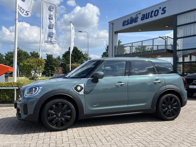 Mini COUNTRYMAN Mini Cooper SE 220 pk ALL4 PHEV Sportstoelen Carplay Stoelverwarming Zwarte Velgen Led Koplampen Union Jack Achterlichten Parkeersensoren achter Sage Green Metallic Plug In Hybride LCI Facelift Super nette staat !