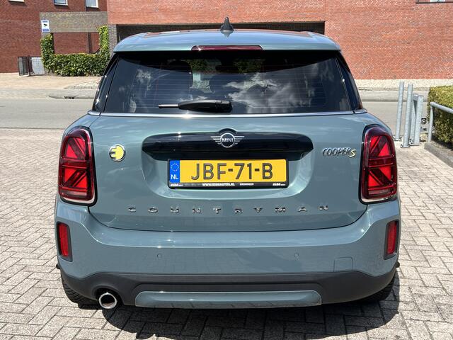Mini COUNTRYMAN Mini Cooper SE 220 pk ALL4 PHEV Sportstoelen Carplay Stoelverwarming Zwarte Velgen Led Koplampen Union Jack Achterlichten Parkeersensoren achter Sage Green Metallic Plug In Hybride LCI Facelift Super nette staat !
