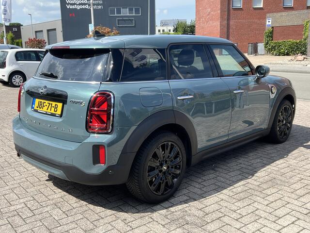 Mini COUNTRYMAN Mini Cooper SE 220 pk ALL4 PHEV Sportstoelen Carplay Stoelverwarming Zwarte Velgen Led Koplampen Union Jack Achterlichten Parkeersensoren achter Sage Green Metallic Plug In Hybride LCI Facelift Super nette staat !
