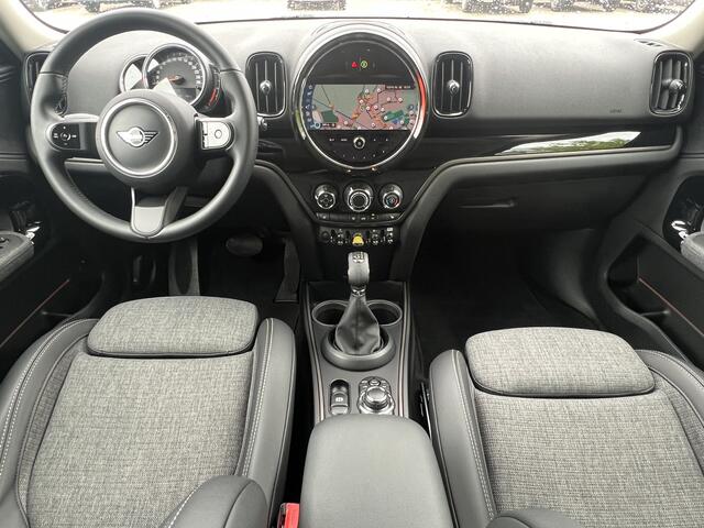 Mini COUNTRYMAN Mini Cooper SE 220 pk ALL4 PHEV Sportstoelen Carplay Stoelverwarming Zwarte Velgen Led Koplampen Union Jack Achterlichten Parkeersensoren achter Sage Green Metallic Plug In Hybride LCI Facelift Super nette staat !