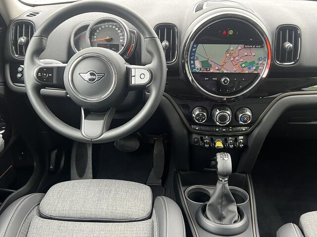 Mini COUNTRYMAN Mini Cooper SE 220 pk ALL4 PHEV Sportstoelen Carplay Stoelverwarming Zwarte Velgen Led Koplampen Union Jack Achterlichten Parkeersensoren achter Sage Green Metallic Plug In Hybride LCI Facelift Super nette staat !