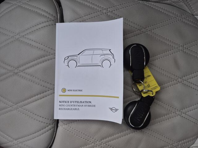 Mini COUNTRYMAN 1.5 Cooper S E ALL4 Yours PHEV / Dealer onderhouden / Leder / Schuifdak / Elektrische stoelen / Harman Kardon / Adaptieve CC / HUD / Achteruitrijcamera / Parkeer assistent / Apple Carplay Android /