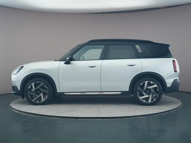 Mini COUNTRYMAN 2.0 S ALL4 Favoured 218 pk | Pakket M plus | Trekhaak | Panoramadak | Comfort Access | Stuurwielverwarming |
