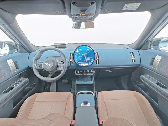 Mini COUNTRYMAN 2.0 S ALL4 Favoured 218 pk | Pakket M plus | Trekhaak | Panoramadak | Comfort Access | Stuurwielverwarming |