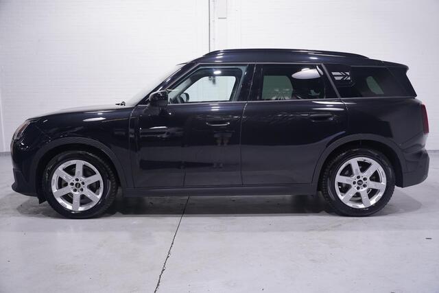 Mini COUNTRYMAN E Classic L 66.5 kWh NAP 2e eigen. SOH 99% pakket L Panodak Harman-Kardon APPLE-Carplay keyless entry/go Navigatie DAB-ontvangst lederen-bekleding grootlicht-assist stoel/stuur verwarming 360-camera HUD electrische achterklepPDC v+a