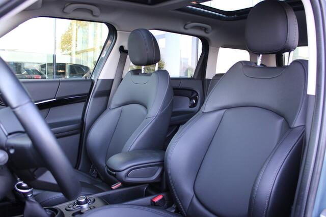 Mini COUNTRYMAN Cooper SE ALL4 Automaat / Panoramadak / Achteruitrijcamera / Comfort Access / Active Cruise Control / Head-Up / LED / Comfortstoelen