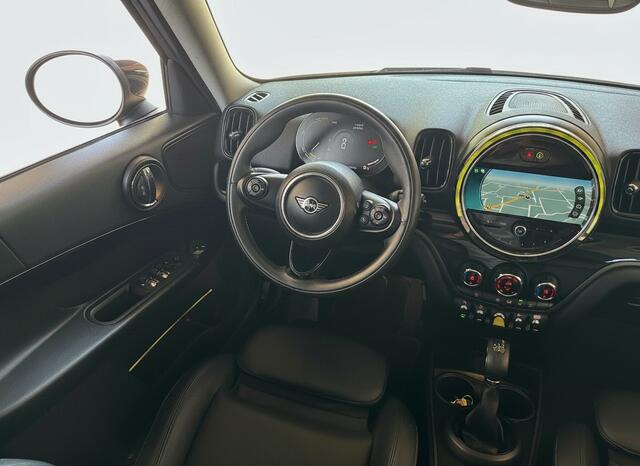 Mini COUNTRYMAN 220PK HYBRID COOPER S E ALL4 CHILI SPORT LEDER/NAVI/CARPLAY/PANORAMADAK