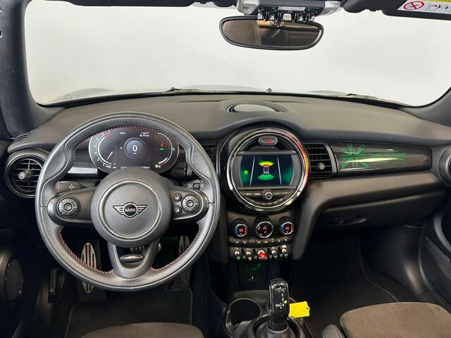 Mini Cabrio 1.5 COOPER Sidewalk Edition JCW Sensoren V+A Stoelverwarming Navigatie