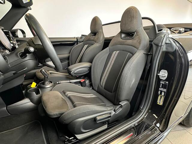 Mini Cabrio 1.5 COOPER Sidewalk Edition JCW Sensoren V+A Stoelverwarming Navigatie