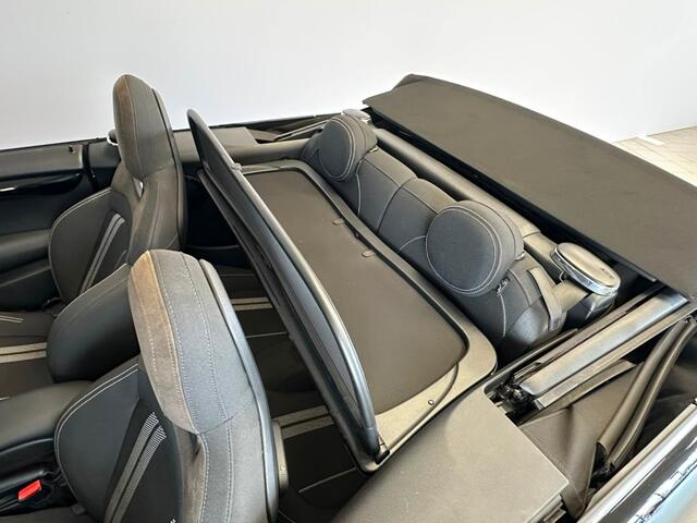 Mini Cabrio 1.5 COOPER Sidewalk Edition JCW Sensoren V+A Stoelverwarming Navigatie