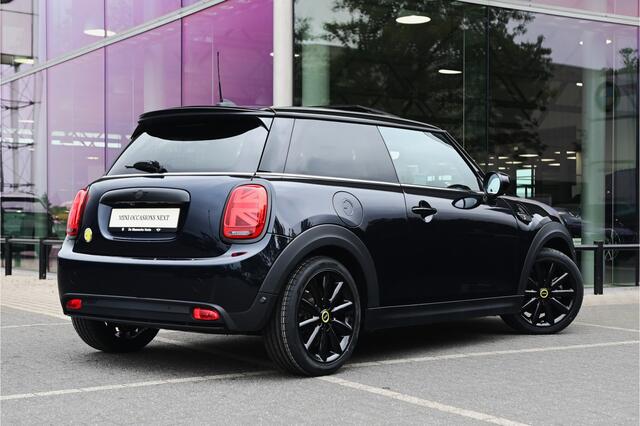 Mini Electric Classic 33 kWh / Panoramadak / Achteruitrijcamera / Stoelverwarming / Harman Kardon / Park Assistant / Cruise Control / Verwarmd stuurwiel