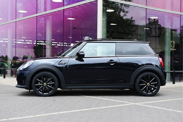 Mini Electric Classic 33 kWh / Panoramadak / Achteruitrijcamera / Stoelverwarming / Harman Kardon / Park Assistant / Cruise Control / Verwarmd stuurwiel