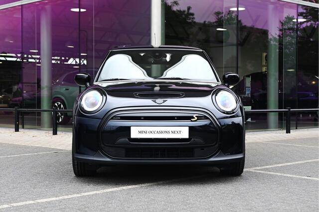Mini Electric Classic 33 kWh / Panoramadak / Achteruitrijcamera / Stoelverwarming / Harman Kardon / Park Assistant / Cruise Control / Verwarmd stuurwiel