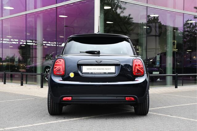 Mini Electric Classic 33 kWh / Panoramadak / Achteruitrijcamera / Stoelverwarming / Harman Kardon / Park Assistant / Cruise Control / Verwarmd stuurwiel