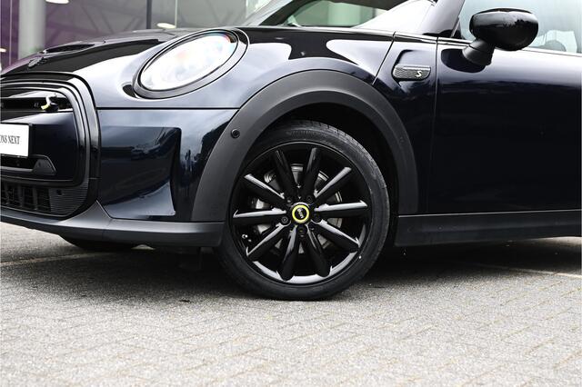 Mini Electric Classic 33 kWh / Panoramadak / Achteruitrijcamera / Stoelverwarming / Harman Kardon / Park Assistant / Cruise Control / Verwarmd stuurwiel