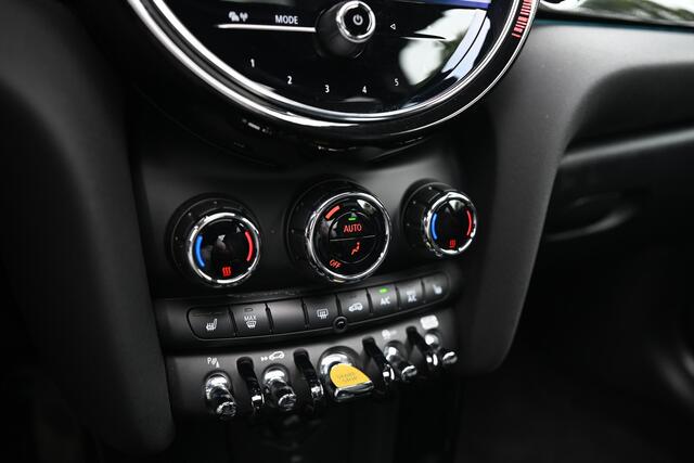 Mini Electric Classic 33 kWh / Panoramadak / Achteruitrijcamera / Stoelverwarming / Harman Kardon / Park Assistant / Cruise Control / Verwarmd stuurwiel