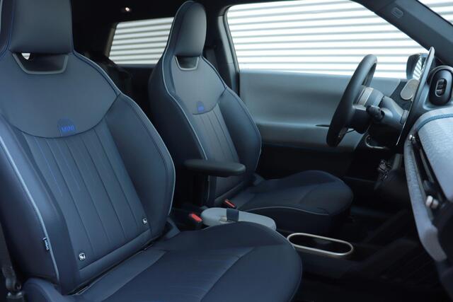 Mini Electric 3-deurs Cooper SE | Favoured + Pakket XL + Panodak + Driving Assistant Plus + Harman Kardon + Elektr. Stoelen + Massage + 18'' Night Flash Spoke 2-tone