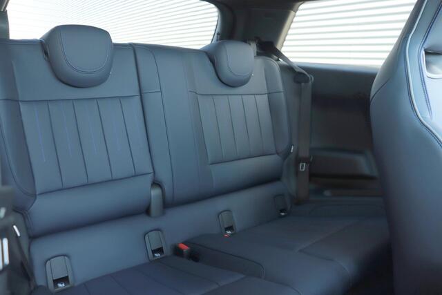 Mini Electric 3-deurs Cooper SE | Favoured + Pakket XL + Panodak + Driving Assistant Plus + Harman Kardon + Elektr. Stoelen + Massage + 18'' Night Flash Spoke 2-tone