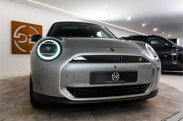 Mini Electric Mini Cooper SE Favoured 54.2 kWh 218PK NIEUW | Pakket XL | Harman/Kardon | Pano | Sfeer | VOL!