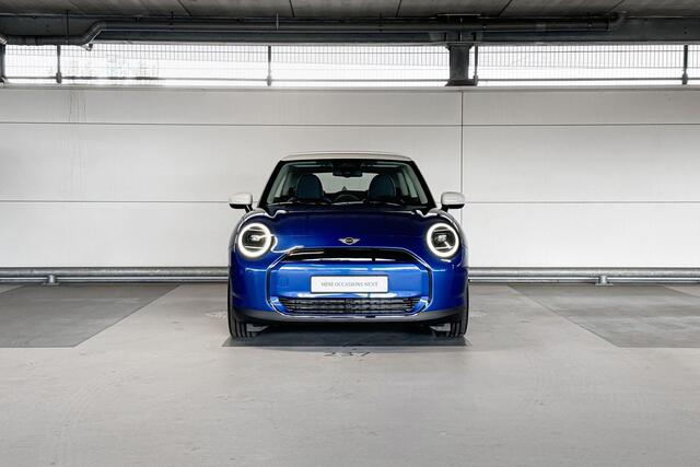Mini Electric Cooper 3-deurs Cooper E Classic 40.7 kWh | Pakket S | Dak en spiegelkappen in wit