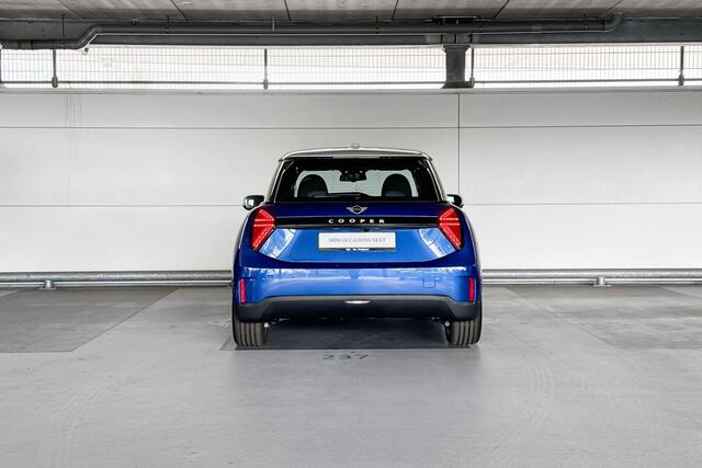 Mini Electric Cooper 3-deurs Cooper E Classic 40.7 kWh | Pakket S | Dak en spiegelkappen in wit