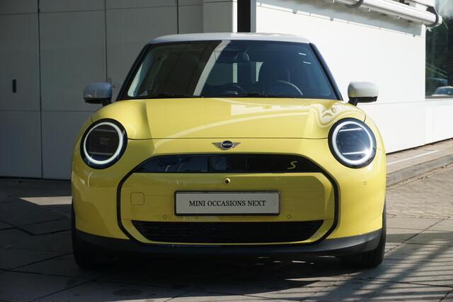 Mini Electric 3-deurs Cooper SE Classic Uitvoering | Pakket XL | 17 inch Parallel Spoke 2-tone | Glazen panoramadak | Elektrisch verstelbare stoelen