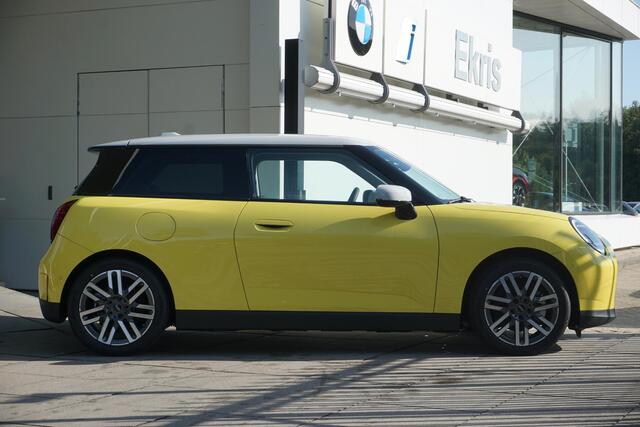 Mini Electric 3-deurs Cooper SE Classic Uitvoering | Pakket XL | 17 inch Parallel Spoke 2-tone | Glazen panoramadak | Elektrisch verstelbare stoelen