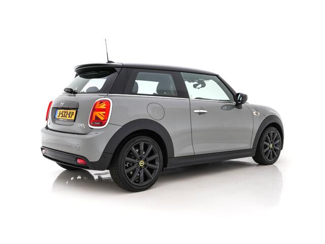 Mini Electric Mini Essential 33 kWh [3-Fase] (INCL-BTW) *FULL-LED | VIRTUAL-COCKPIT | 1/2-LEDER | CAMERA | KEYLESS | SPORT-SEATS | NAVI-FULLMAP | AMBIENT-LIGHT | DAB | CRUISE | SPORT-SEATS | 17"ALU*