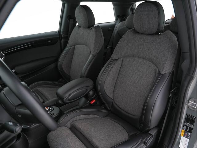Mini Electric Mini Essential 33 kWh [3-Fase] (INCL-BTW) *FULL-LED | VIRTUAL-COCKPIT | 1/2-LEDER | CAMERA | KEYLESS | SPORT-SEATS | NAVI-FULLMAP | AMBIENT-LIGHT | DAB | CRUISE | SPORT-SEATS | 17"ALU*