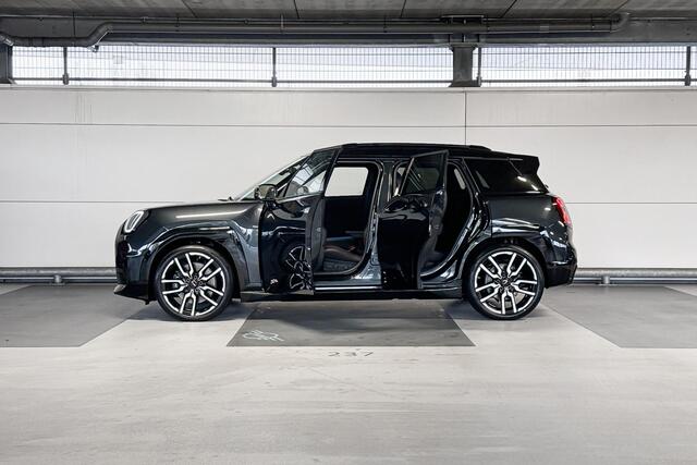 Mini Electric Aceman SE John Cooper Works 54.2 kWh | Pakket XL | Dak en spiegelkappen in Jetblack