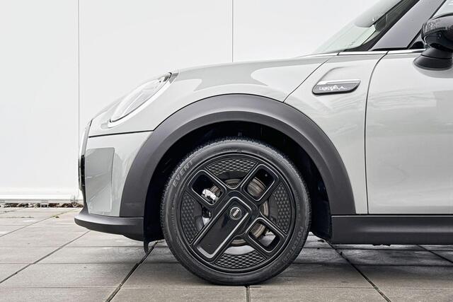 Mini Electric Camden Edition 33 kWh Comfort Acces / Achteruitrij Camera / Glazen Schuifdak / Sportstoel / Driving Assistant / Led Koplamp / Multifunctioneel Instrumenten Paneel