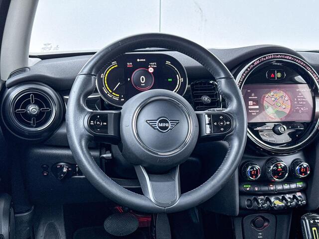 Mini Electric Camden Edition 33 kWh Comfort Acces / Achteruitrij Camera / Glazen Schuifdak / Sportstoel / Driving Assistant / Led Koplamp / Multifunctioneel Instrumenten Paneel
