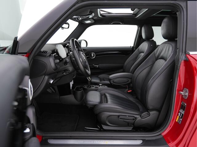 Mini Electric Mini Business Edition 33 kWh [ 3-Fase ] (INCL.BTW) *PANO | FULL-LEATHER | FULL-LED | HARMAN/KARDON-AUDIO | KEYLESS | CAMERA | SPORT-SEATS | NAVI-FULLMAP | 17''ALU | ECC | PDC | CRUISE*