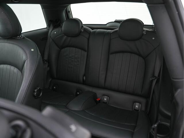 Mini Electric Mini Business Edition 33 kWh [ 3-Fase ] (INCL.BTW) *PANO | FULL-LEATHER | FULL-LED | HARMAN/KARDON-AUDIO | KEYLESS | CAMERA | SPORT-SEATS | NAVI-FULLMAP | 17''ALU | ECC | PDC | CRUISE*