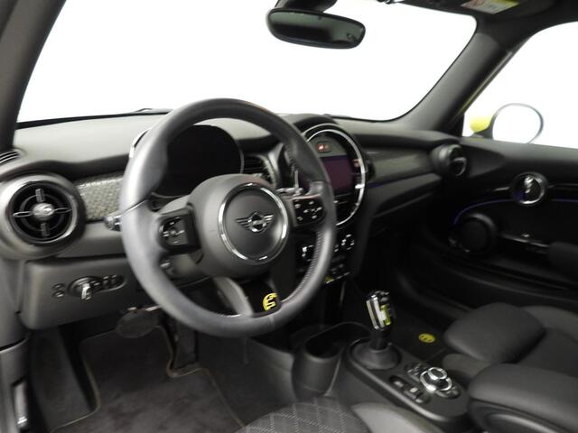 Mini Electric 3-deurs 33kWh | Camden | Premium | Driving Assistant | Sportstoelen | Stoelverwarming