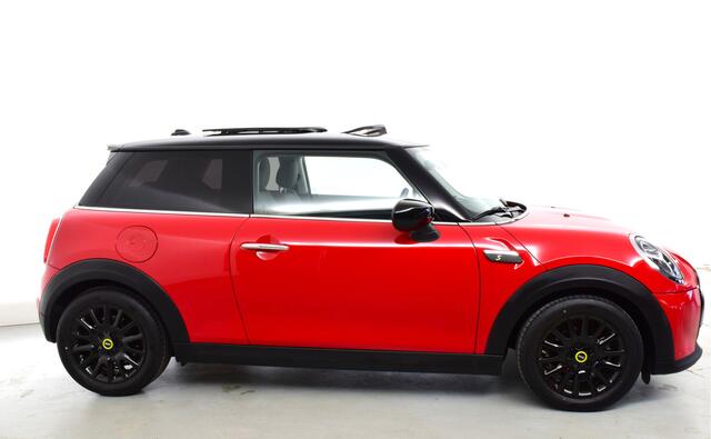 Mini Electric Cooper SE PANO Classic schuifdak, Apple Carpay, Stoelverwarm, cruise c, bluetooth, Union Jack achterlichten, navy.