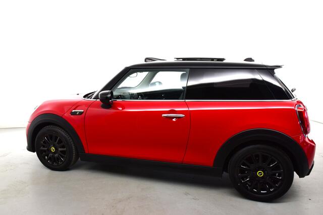 Mini Electric Cooper SE PANO Classic schuifdak, Apple Carpay, Stoelverwarm, cruise c, bluetooth, Union Jack achterlichten, navy.