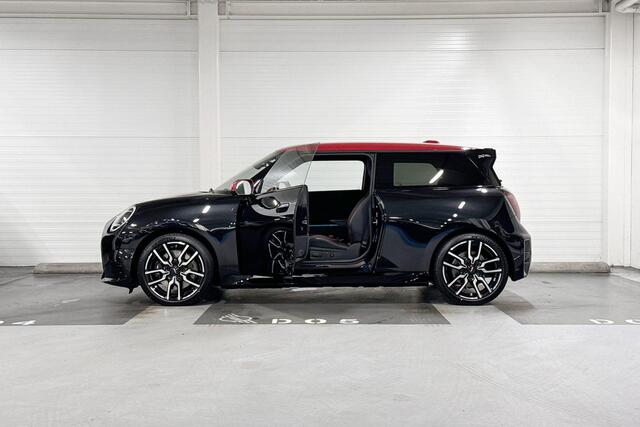 Mini Electric Cooper SE | John Cooper Works uitvoering | XL Pakket | 18" JCW Lap Spoke two-tone