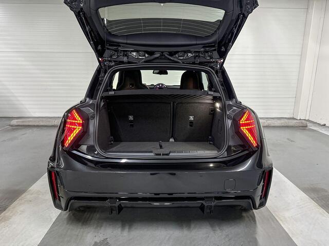 Mini Electric Cooper SE | John Cooper Works uitvoering | XL Pakket | 18" JCW Lap Spoke two-tone
