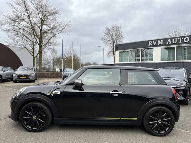 Mini Electric Mini Yours 33 kWh 3 FASE OPLADEN SOH 97% | PANO DAK | STOELVERARMING | CAMERA | APPLE CARPLAY | NAVI | FULL LED | KEYLES | 12M MND BOVAG GARANTIE