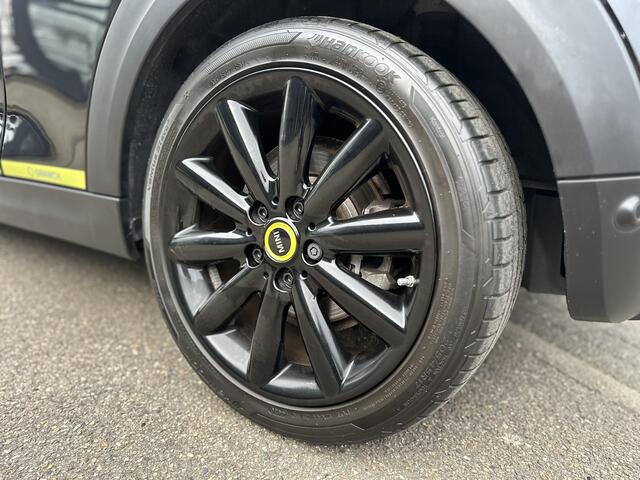 Mini Electric Mini Yours 33 kWh 3 FASE OPLADEN SOH 97% | PANO DAK | STOELVERARMING | CAMERA | APPLE CARPLAY | NAVI | FULL LED | KEYLES | 12M MND BOVAG GARANTIE