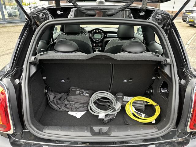 Mini Electric Mini Yours 33 kWh 3 FASE OPLADEN SOH 97% | PANO DAK | STOELVERARMING | CAMERA | APPLE CARPLAY | NAVI | FULL LED | KEYLES | 12M MND BOVAG GARANTIE