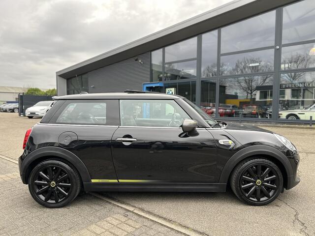 Mini Electric Mini Yours 33 kWh 3 FASE OPLADEN SOH 97% | PANO DAK | STOELVERARMING | CAMERA | APPLE CARPLAY | NAVI | FULL LED | KEYLES | 12M MND BOVAG GARANTIE