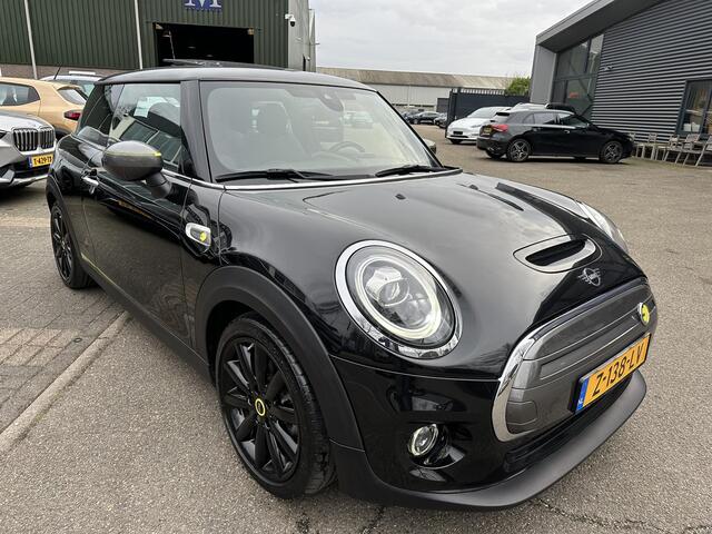 Mini Electric Mini Yours 33 kWh 3 FASE OPLADEN SOH 97% | PANO DAK | STOELVERARMING | CAMERA | APPLE CARPLAY | NAVI | FULL LED | KEYLES | 12M MND BOVAG GARANTIE