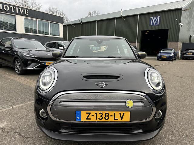 Mini Electric Mini Yours 33 kWh 3 FASE OPLADEN SOH 97% | PANO DAK | STOELVERARMING | CAMERA | APPLE CARPLAY | NAVI | FULL LED | KEYLES | 12M MND BOVAG GARANTIE