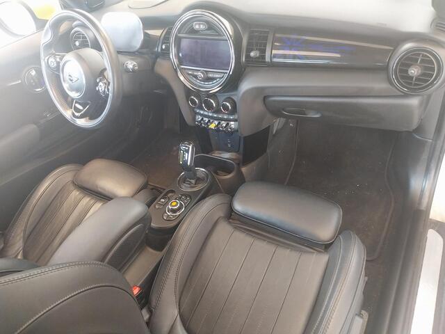 Mini Electric Mini Yours 33 kWh . SCHUIF-/KANTELDAK . LEDER . LICHTMETALEN VELGEN . PRIVACY GLASS