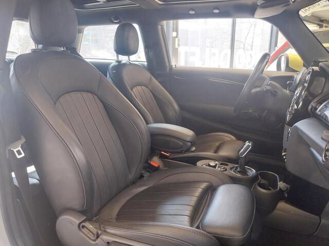 Mini Electric Mini Yours 33 kWh . SCHUIF-/KANTELDAK . LEDER . LICHTMETALEN VELGEN . PRIVACY GLASS